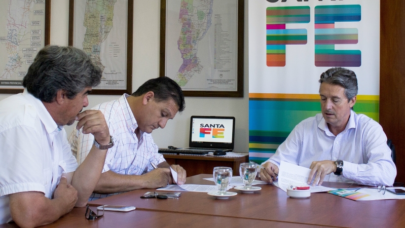 Realizan obras de mejora en caminos de Sauce Viejo