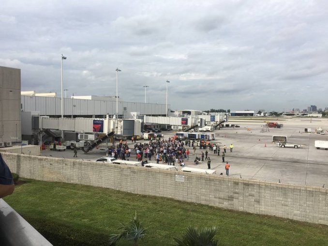 Cinco muertos en un tiroteo en el aeropuerto de Florida