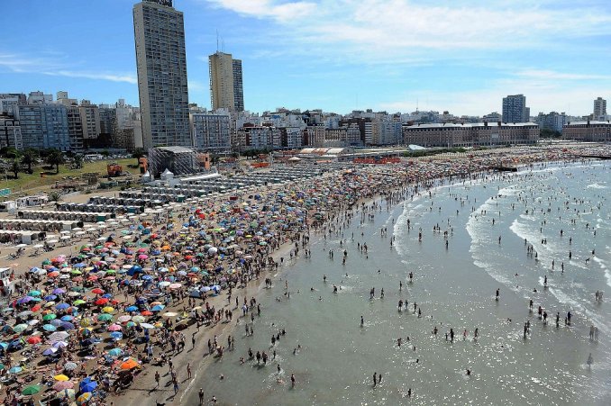 Regateando y por menos días, así se veranea en Mar del Plata