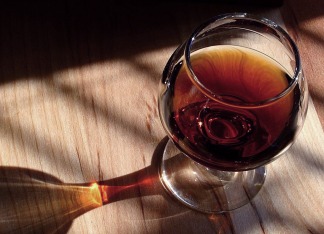 La caída del consumo de vino tinto cuadriplicó a la de la cerveza