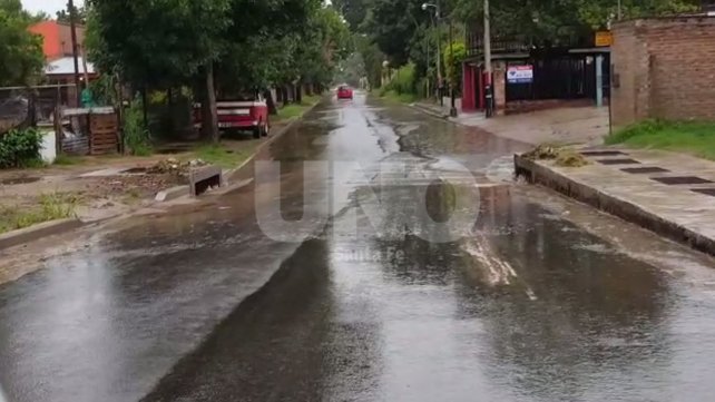 La fuerte lluvia provocó anegamientos en calles de Rincón