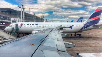 Se levantó el paro de tripulantes y Latam reprograma sus vuelos