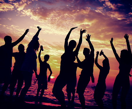 Alcohol y drogas, la problemática de las previas en la playa