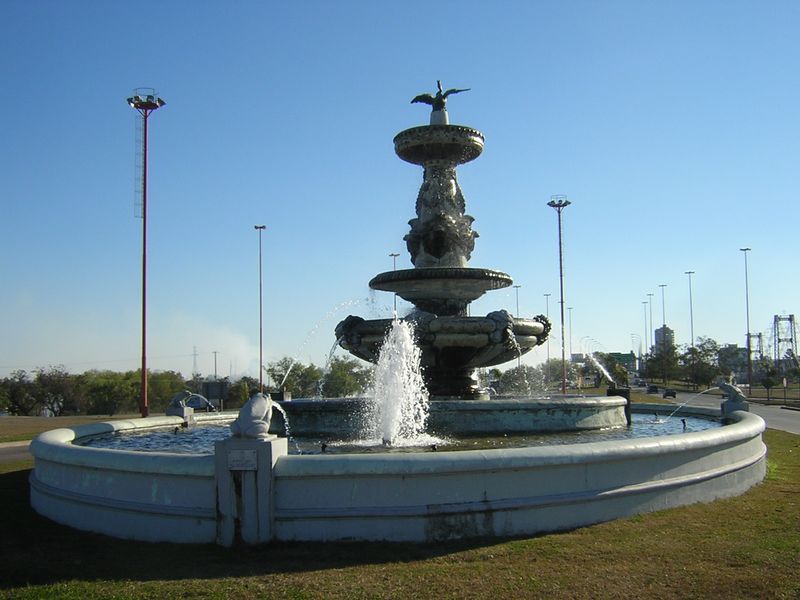 Embistieron un caballo en la fuente de la cordialidad