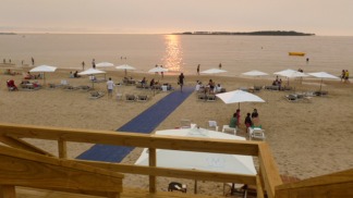Las playas son una suerte de “shopping” al aire libre