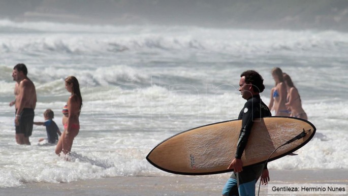 El surf en Floripa, una pasión que supera las diferencias futbolísticas