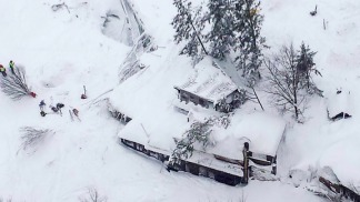 Hallaron 3 cadáveres y ya son 12 los muertos en el hotel sepultado
