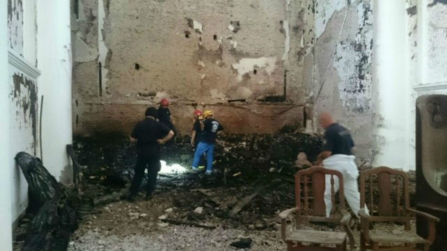 Investigan si fue intencional el incendio que se desató en la catedral de San Nicolás