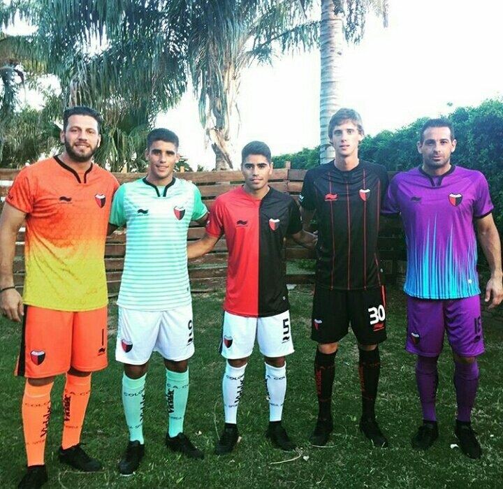 COLÓN PRESENTÓ SU NUEVA INDUMENTARIA