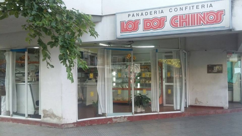 Dos delincuentes se llevaron la recaudación de una panadería