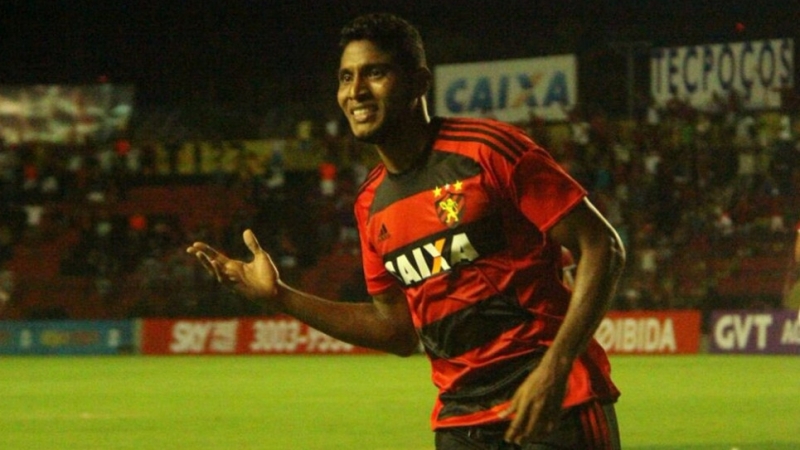 COLÓN: LUIS CARLOS RUIZ ES OTRA OPCIÓN PARA EL ATAQUE