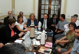 El gobierno convocó a los gremios docentes a las paritarias