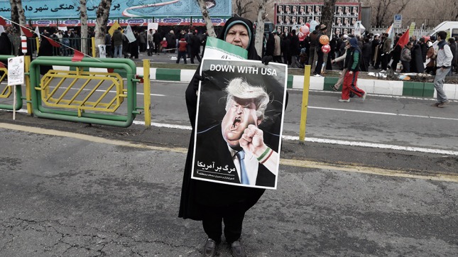 Masivas protestas contra Trump en el aniversario de la revolución