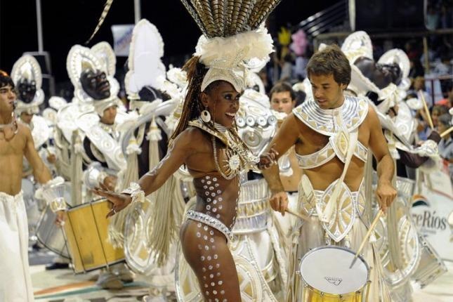 El ritmo del Carnaval de Gualeguaychú se extiende hasta marzo