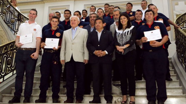 Reconocieron a los 20 brigadistas santafesinos que colaboraron en los incendios forestales en Chile