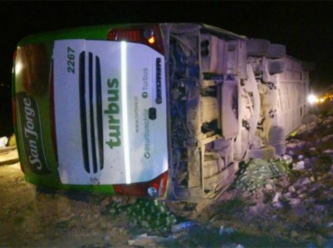 Se accidentó un micro en Mendoza: hay 15 muertos y 25 heridos