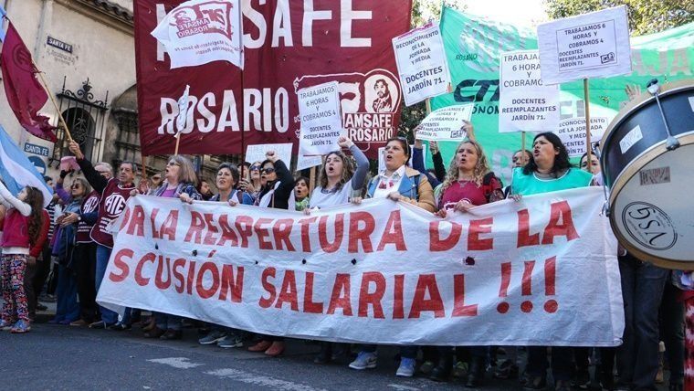 Los docentes de Rosario impulsan un paro de 72 horas y movilizan