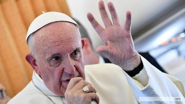 El Papa critica 