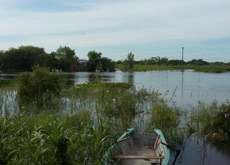 Buscan a dos menores que cayeron en el Río Salado