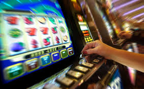 Ordenan retirar cajero automático del casino