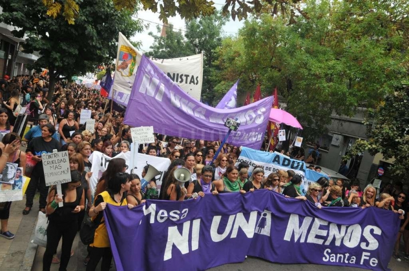 Una multitud marchó en Santa Fe