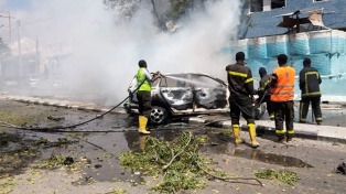 Al menos 13 muertos en dos atentados con coche bomba 