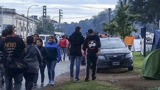 El Ministerio de Defensa asiste a las personas varadas tras el recital del Indio Solari