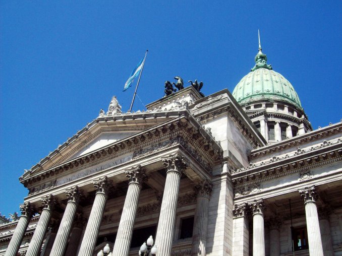 Diputados y senadores se aumentaron el sueldo