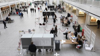 Primeros resultados de los comicios se conocerán pasada la medianoche local