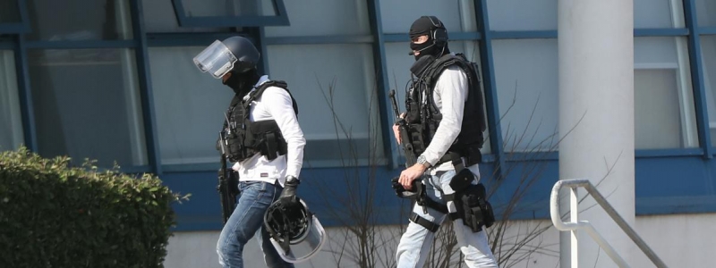 Detienen a menor armado tras el tiroteo en la secundaria de un pueblo de los Alpes