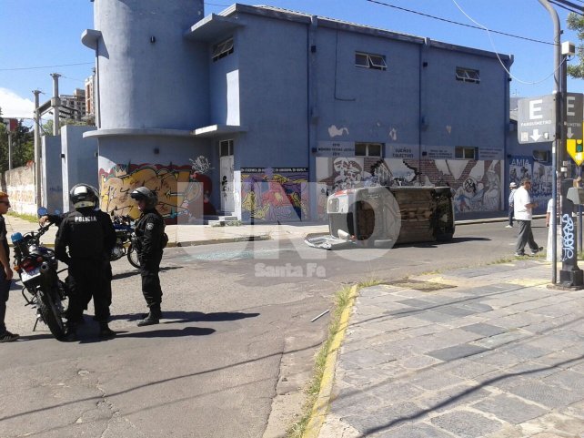 Choque y vuelco en San Jerónimo y Cándido Pujato