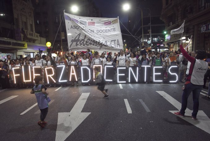 Arranca un paro nacional docente de 48 horas 