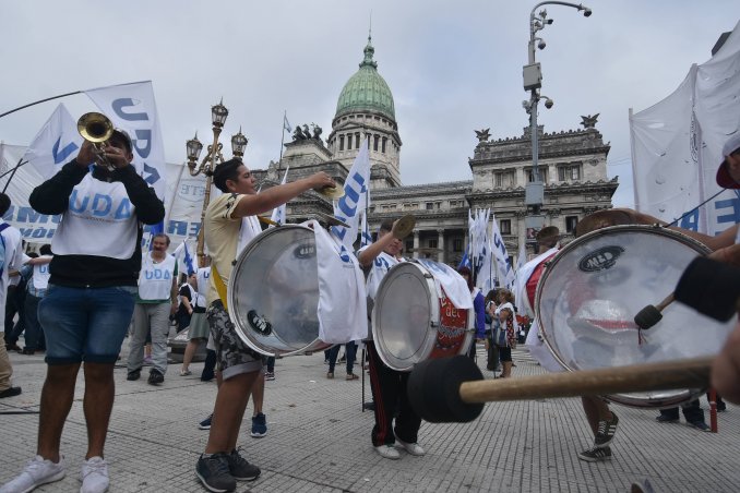 Es masiva la movilización a la Plaza de Mayo