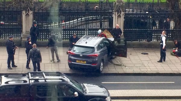 Ataque terrorista y caos frente al Parlamento británico
