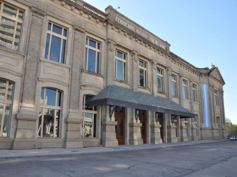 José Corral inaugura la muestra “Huellas” en la Estación Belgrano