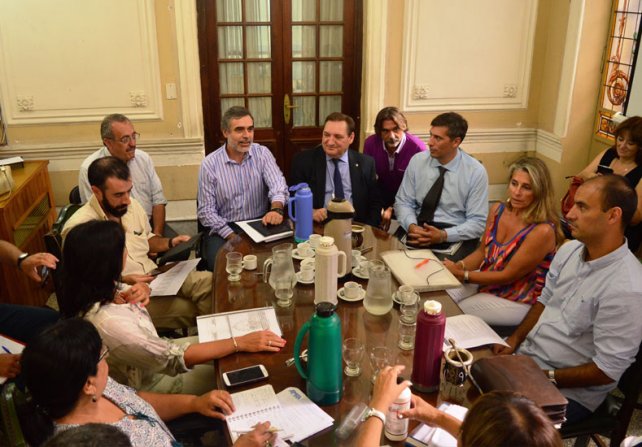 Médicos y profesionales de la salud esperan una propuesta