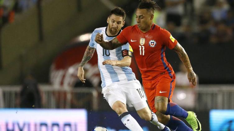 Argentina sufrió mucho ante Chile y se llevó un triunfo