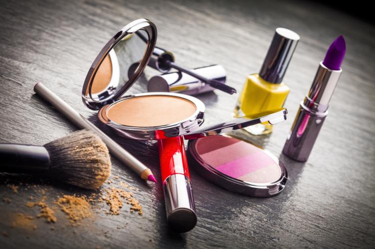 ANMAT prohibió 17 productos cosméticos