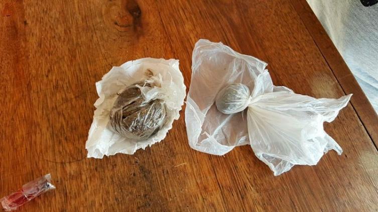 Le encontraron marihuana a un chico dentro de la escuela Estrada