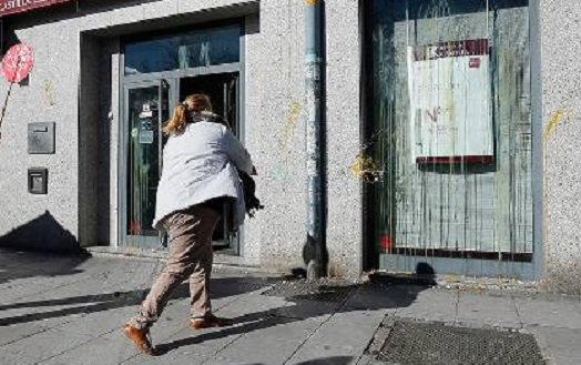 Atacó a huevazos una sucursal del Banco Santa Fe