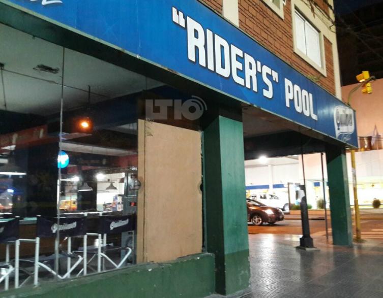 Destrozos en el pool de Suipacha y Rivadavia