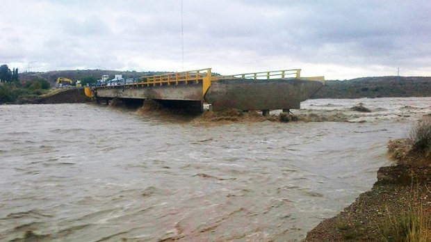 Miles de evacuados, cese de clases y cortes de rutas en cinco provincias por las lluvias