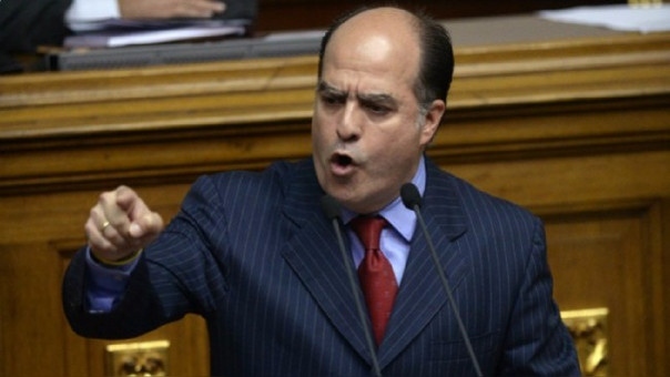 Para el presidente del Parlamento, la decisión judicial de asumir la legislatura es un 