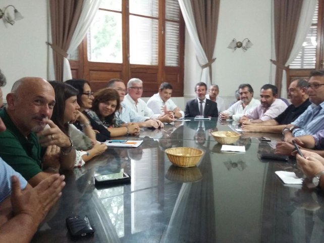 Municipales acordaron una suba del 25% y una suma fija de $3.000
