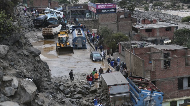 Ascienden a 98 los muertos por las inundaciones en Perú