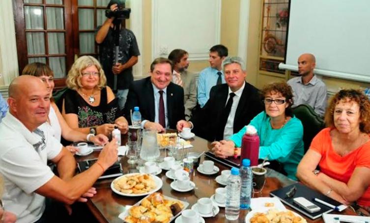 Los docentes definen si aceptan la oferta salarial