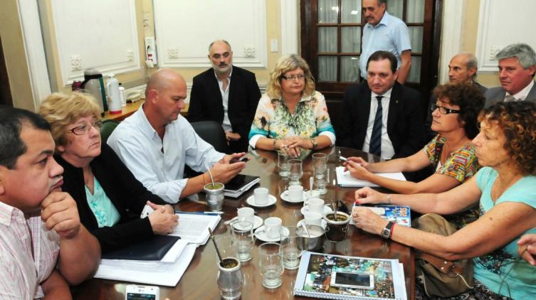 La Provincia convocó a los docentes