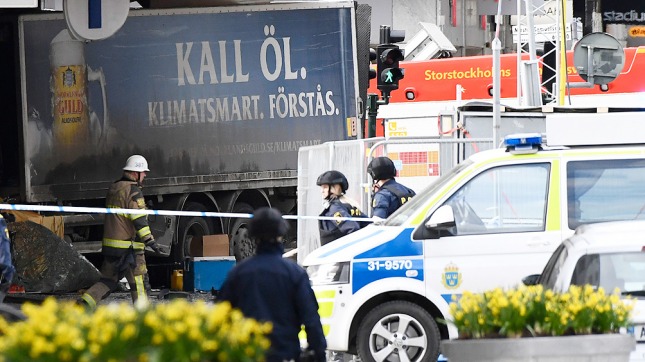 Cuatro muertos y un detenido por el atentado con un camión en el centro de Estocolmo