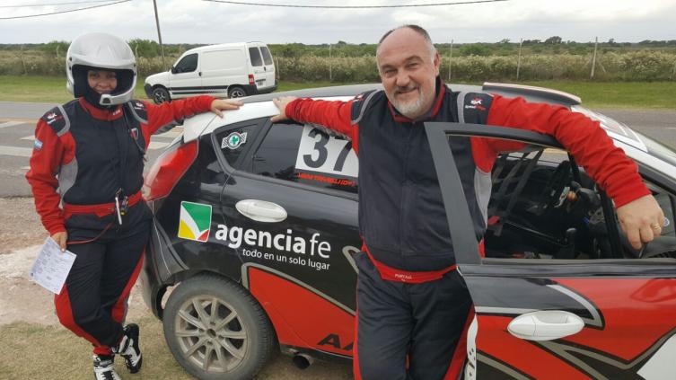 El auto de Agenciafe.com compite en Santa Rosa de Calchines