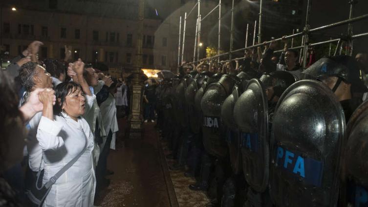 Tras la represión, los docentes deciden los pasos a seguir